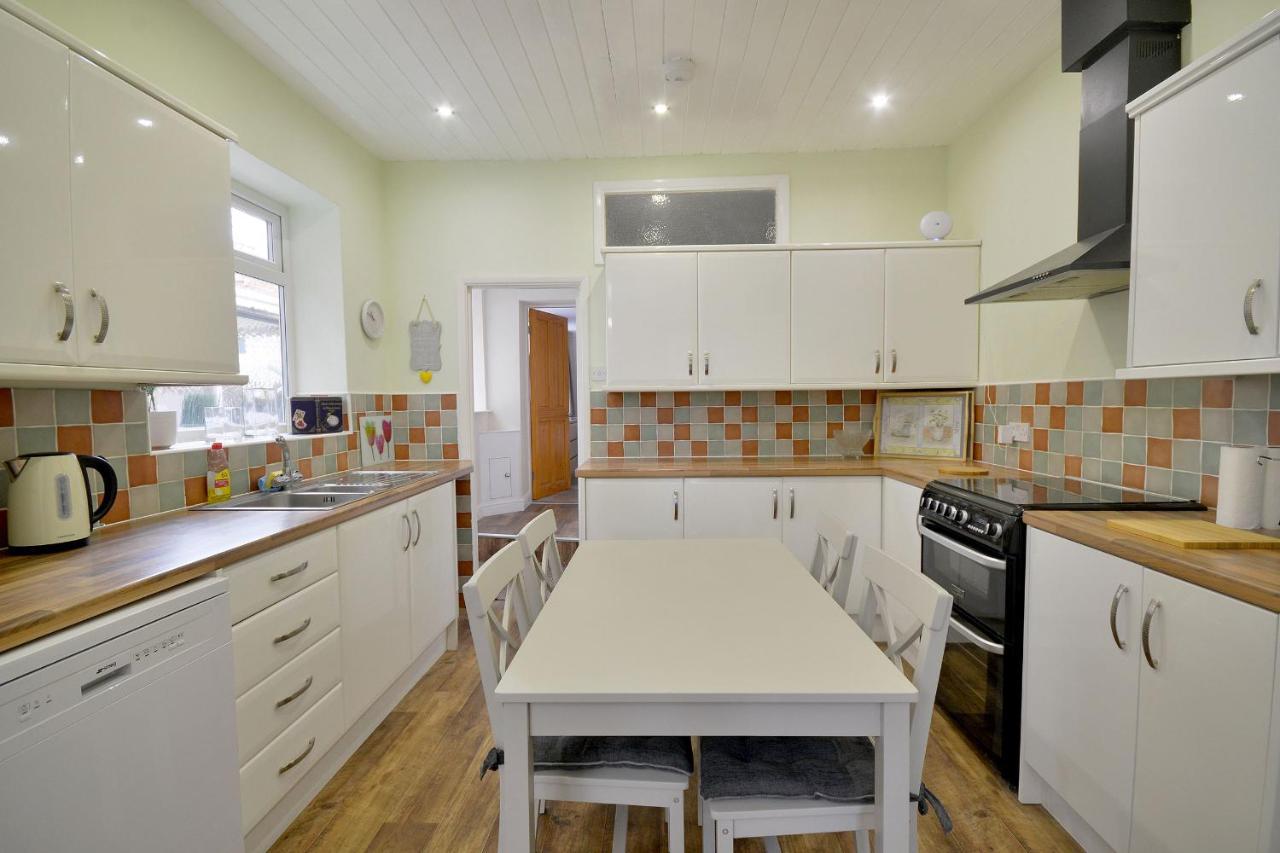 Ground Floor Apartment Up To 6 Guests With Games Chill Out Room Scarborough Buitenkant foto