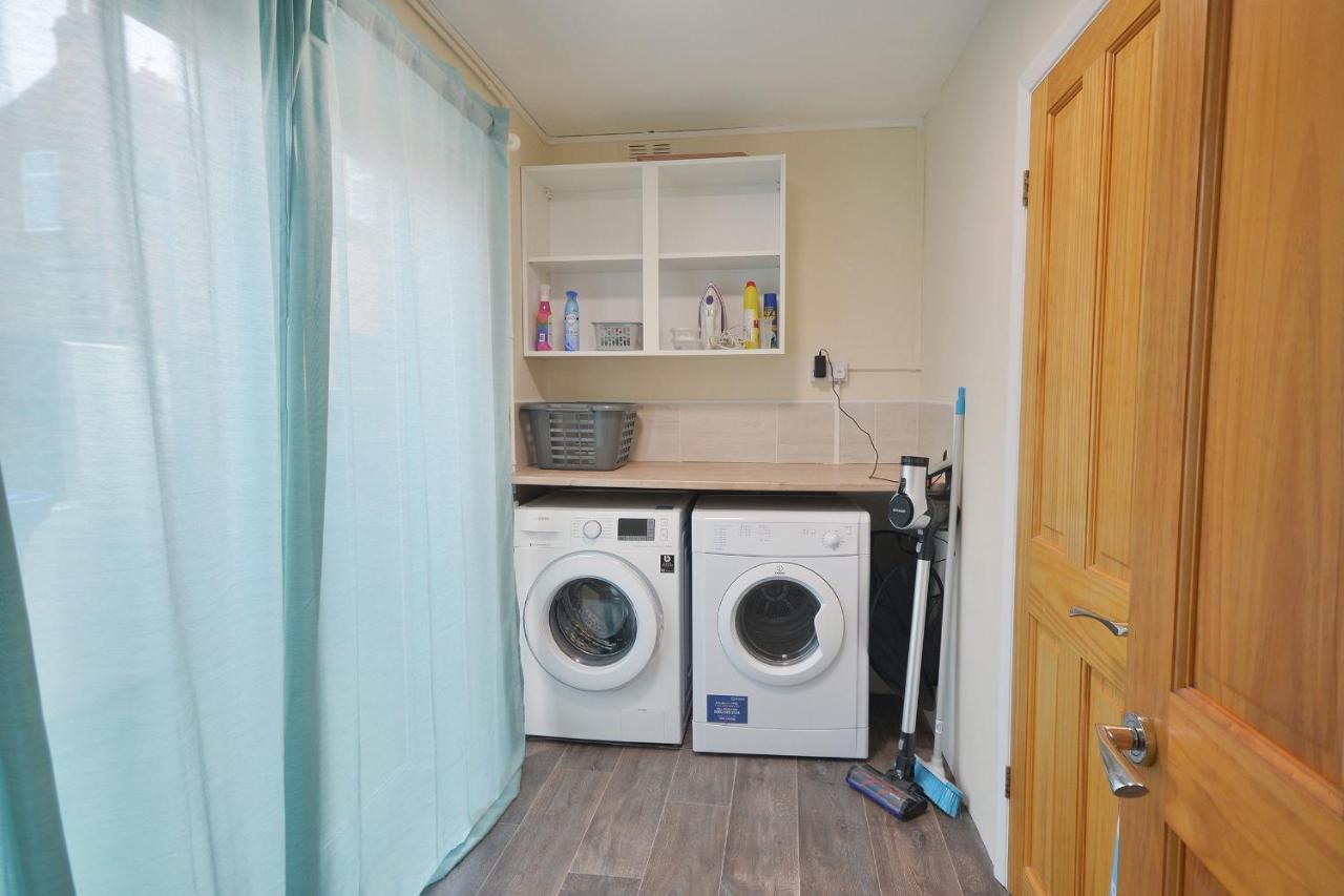 Ground Floor Apartment Up To 6 Guests With Games Chill Out Room Scarborough Buitenkant foto