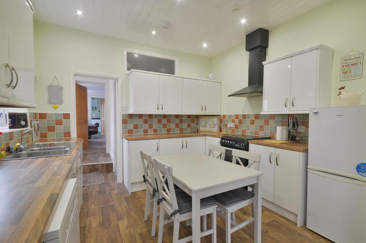 Ground Floor Apartment Up To 6 Guests With Games Chill Out Room Scarborough Buitenkant foto