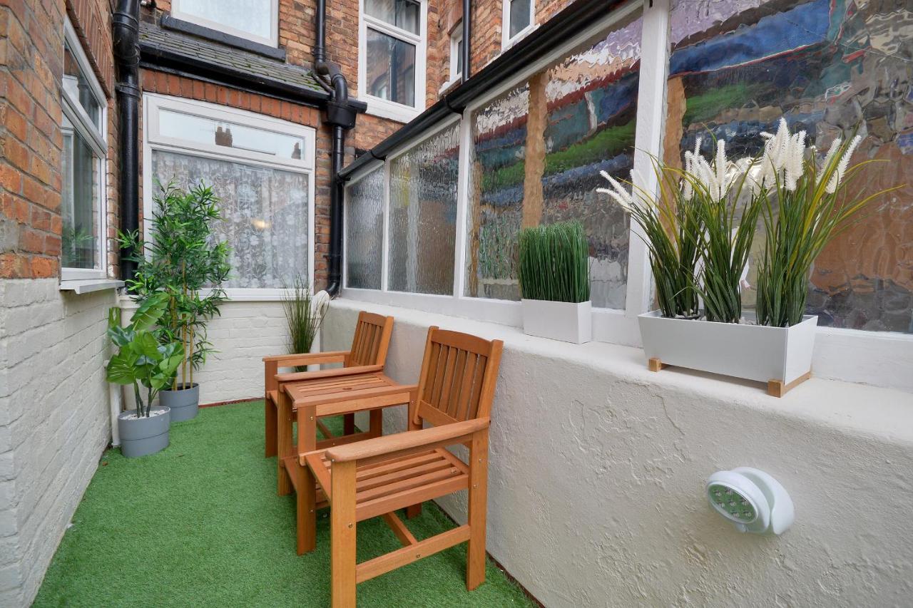 Ground Floor Apartment Up To 6 Guests With Games Chill Out Room Scarborough Buitenkant foto