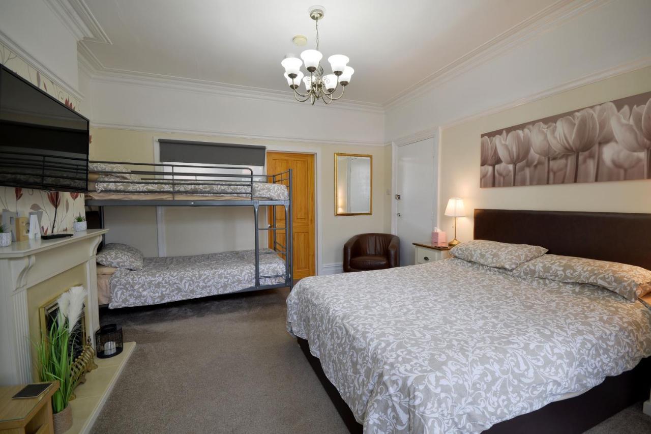 Ground Floor Apartment Up To 6 Guests With Games Chill Out Room Scarborough Buitenkant foto