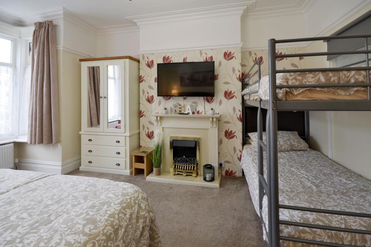 Ground Floor Apartment Up To 6 Guests With Games Chill Out Room Scarborough Buitenkant foto